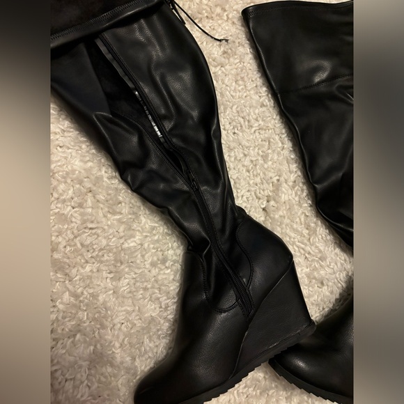 Wide calf, black wedge boot - Picture 3 of 4